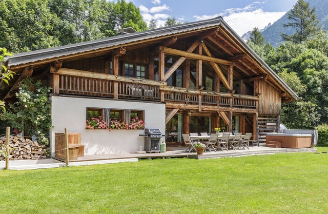 Magnificent Chalet Valhalla 5*, central Chamonix