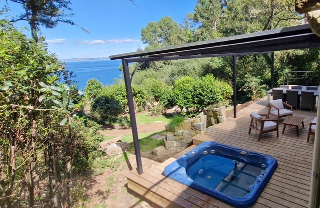Magnificent house sea view- Jacuzzi- 2Ha land- GR34