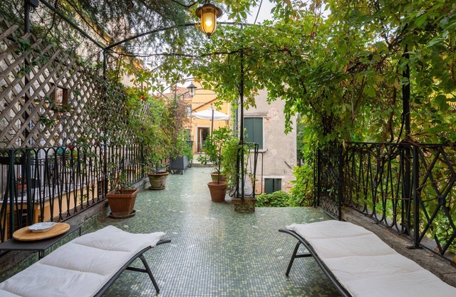 Magnificent House for 12 People with Private Garden and Romantic Terrace