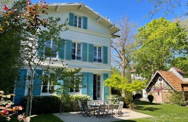 Magnificent Le Vésinet villa ideally located (15mn from Paris)