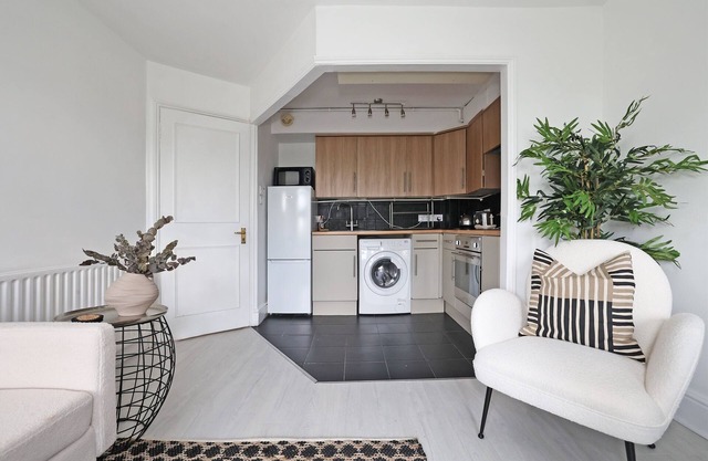 Magnificent Maida Vale 1bd apt for 3