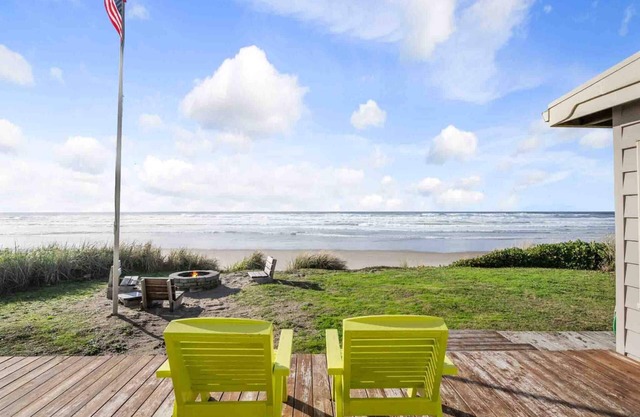 Magnificent Oceanfront Retreat, Pet Friendly, Single Level, Deck and Fire-Pit w/Views, EV Charging