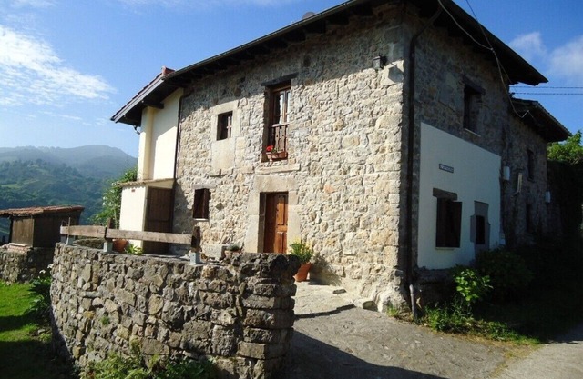 Magnificent views, authentic and fully equipped. Picos de Europa region.
