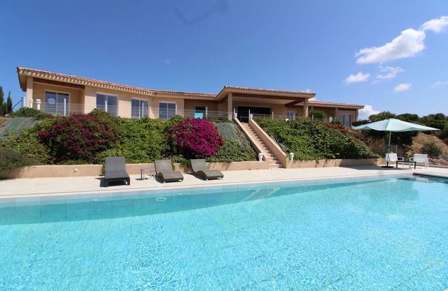 Magnificent villa heated swimming pool jacuzzi panoramic sea view 3km from the beach