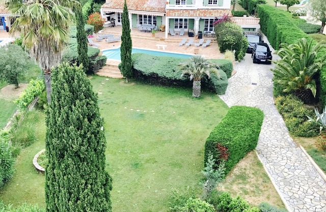 Magnificent VILLA IN PEACE in GRIMAUD, swimming pool, bowling alley: St Tropez, Ste Maxime