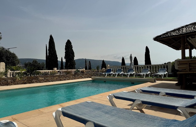 Magnifique location colline de Bormes les Mimosas secure parking