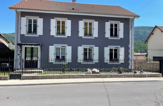 Magnifique Maison de Maitre Pleine de Charme vue Dégagée sur les Montagnes !