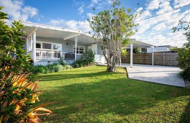 Magnolia Homestead: 2 dwellings, 4-5 bedrooms