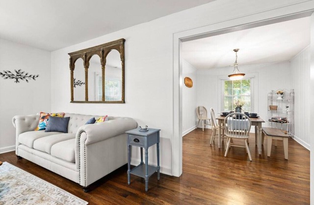 Magnolia on Main · Charming Farmhouse on Main St! WIFI + Dogs OK