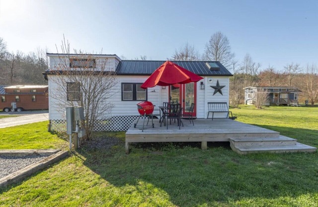 Magnolia | Tiny Modern Farmhouse Escape