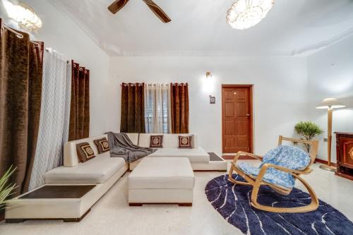 Magnum Opus Villa with Private Theater by Spacez