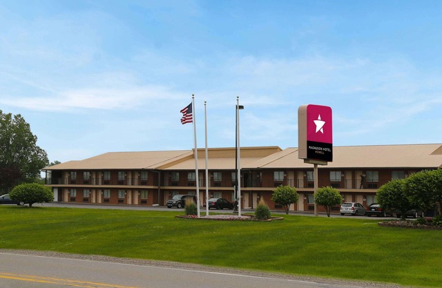 Magnuson Hotel Howell/Brighton