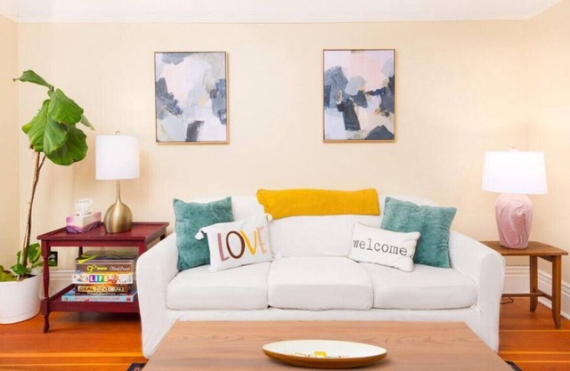 Magpie - Kebbie's Place · Charming Heritage Home Downtown Kelowna