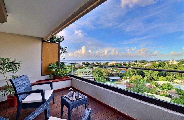 Mahana Suite – Sea & Mountain View