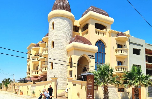 Mahdia - Baghdadi - Laourient Apartments, restaurant, café
