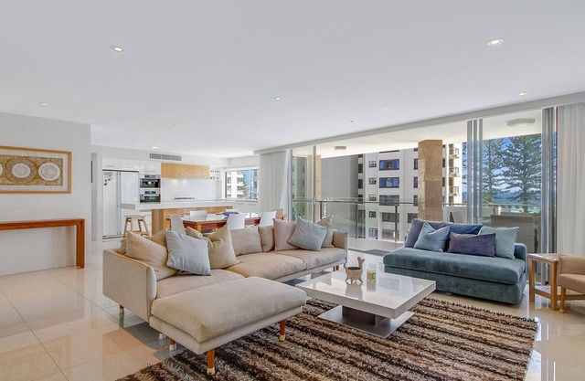 Maili 6 Luxury sky home apartment in Rainbow Bay Coolangatta Wi-Fi Included