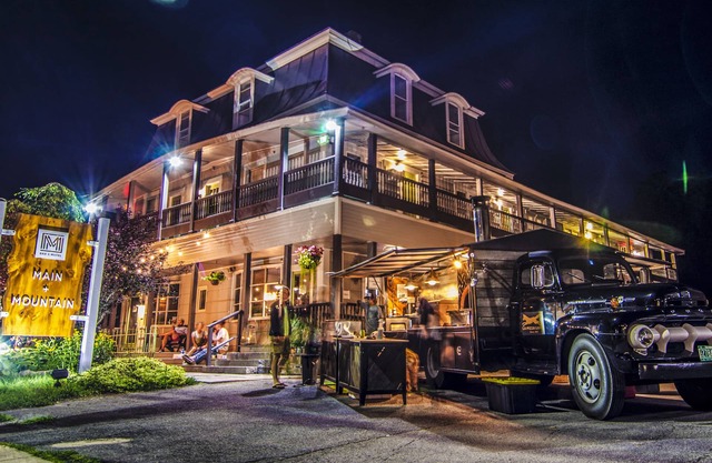 Main and Mountain Bar & Motel