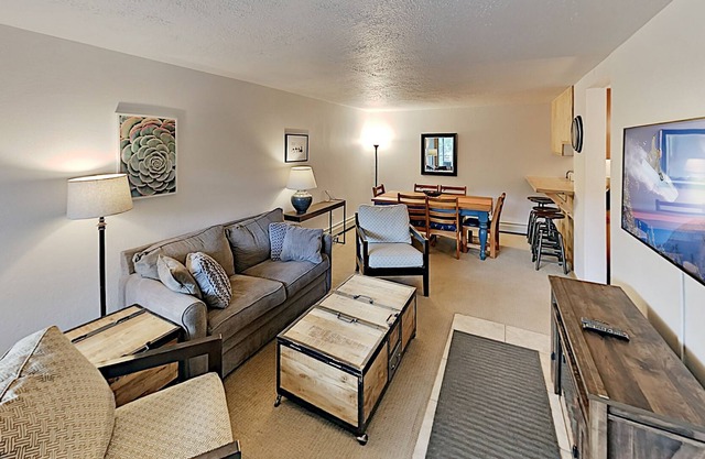 Main Street Suite w/Beautiful View of Tenmile Range, Free WiFi - Walk to Gondola