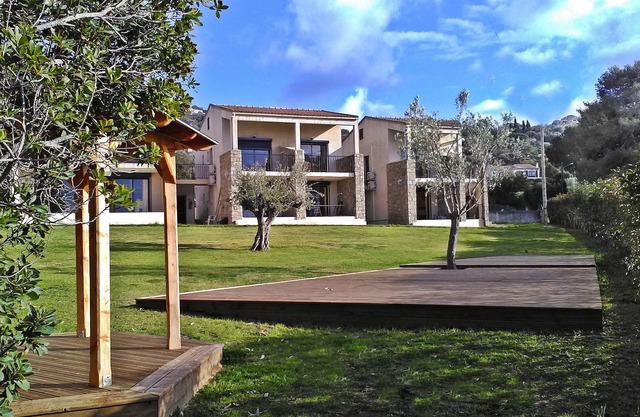 MAINA RESIDENCE 5 MIN FROM THE BEACH BETWEEN SEA AND VILLAGE