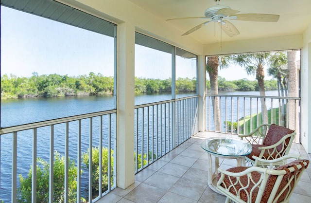 Mainsail Condo Vacation Rental- Owners require a 3 month rental Jan- March....