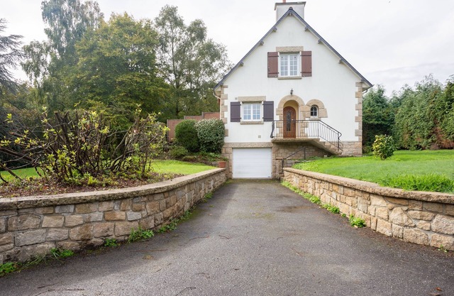 Maison Auviais - Three Bedroom House, Sleeps 8