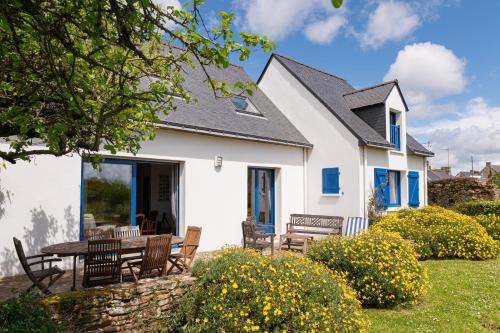 Maison aux volets bleus - vue mer