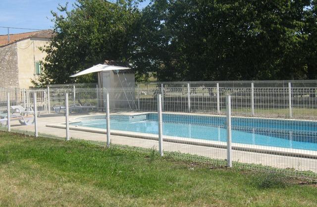 Maison Avec Piscine Privée Avec Parc Cloturé de 2500m2