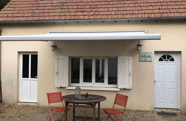 Maison Avec Cour Ensoleillée et Jardin, à 5 min Plage. Idéale Pour les Familles