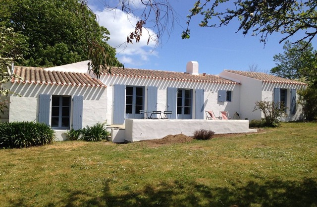 Maison Baignée de Soleil, Jardin à Labris des Regards