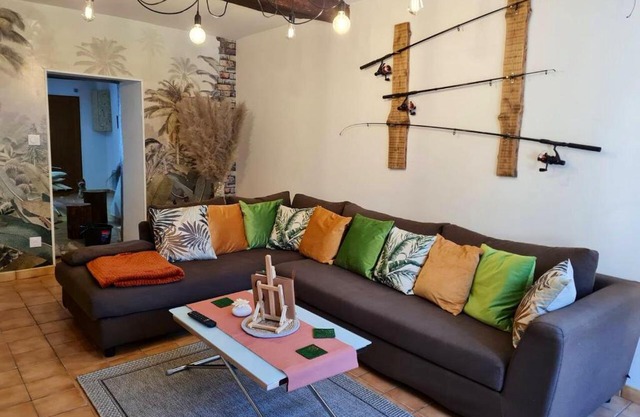 Maison chaleureuse à Deville avec terrasse et parking gratuit
