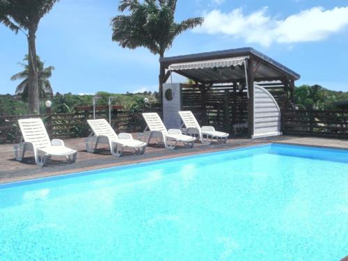 Maison charmante à Sainte Anne avec piscine partagée