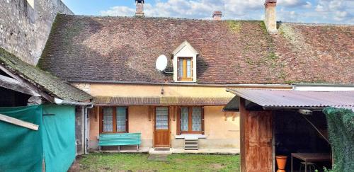 Maison charmante au cœur de Pousseaux avec grand jardin
