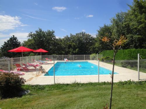 Maison de campagne avec piscine partagée, à proximité de Sarlat, sentiers pédestres et sites touristiques. - FR-1-616-79