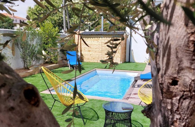 Maison de Famille Avec Jacuzzi et Piscine