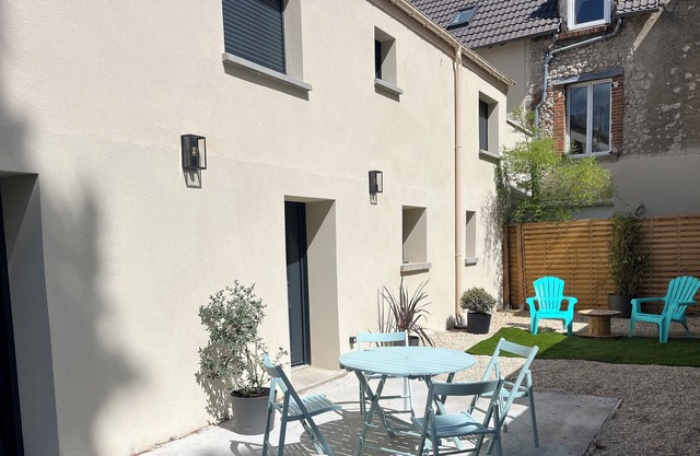 Maison de Ville Rénovée Avec Jardin Idéalement Située Proche Tram et Gares