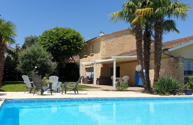 Maison Familiale en Pierre aux Portes de Bordeaux, Jardin Ombragé et Piscine