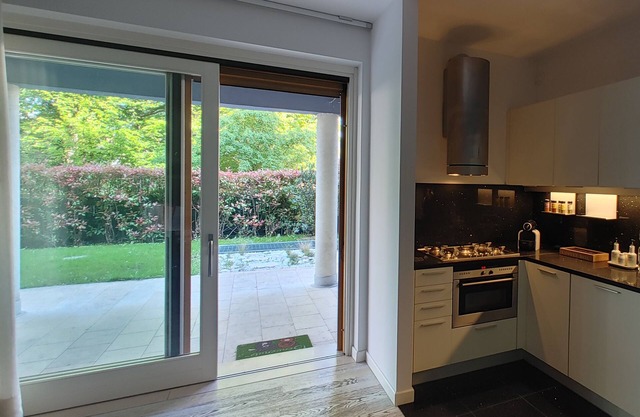 Maison Grace, apartment with large porch private garden and free garage