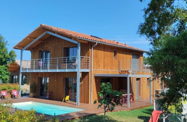 Maison Neuve de 150m2, Avec Piscine Chauffée Face à la Forêt, Proche de la Plage