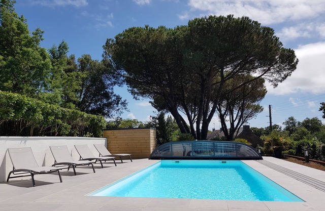 Maison Rénovée Avec Piscine Chauffée et Sécurisée au Coeur du Golfe du Morbihan