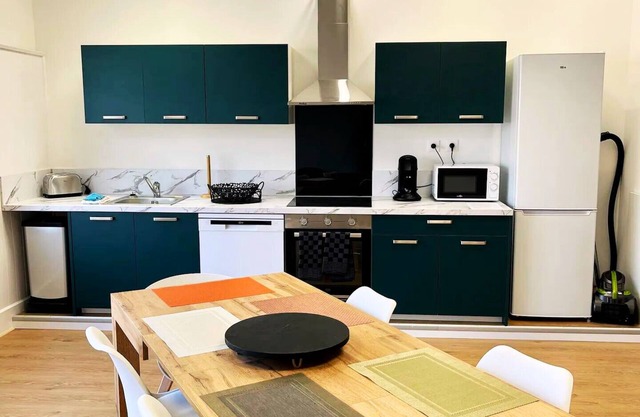 Maison Spacieuse: 6 Chambres,12 Pers, 4 SdB - Confort Total
