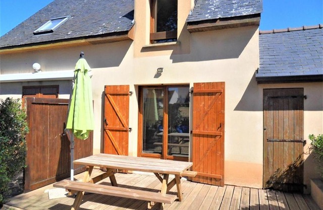 Maisonnette 5 personnes avec accès piscine commune et à 500 mètres de la plage.