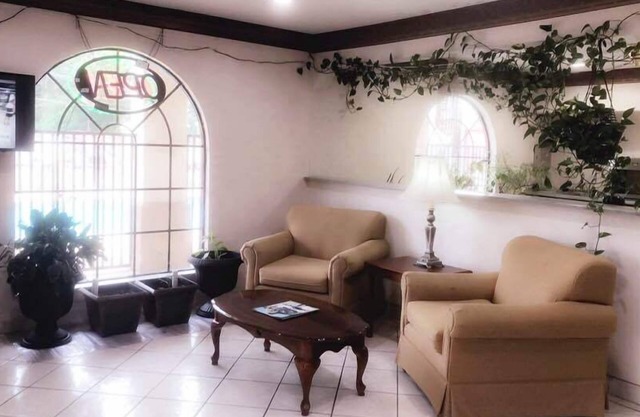 Majestic Inn
