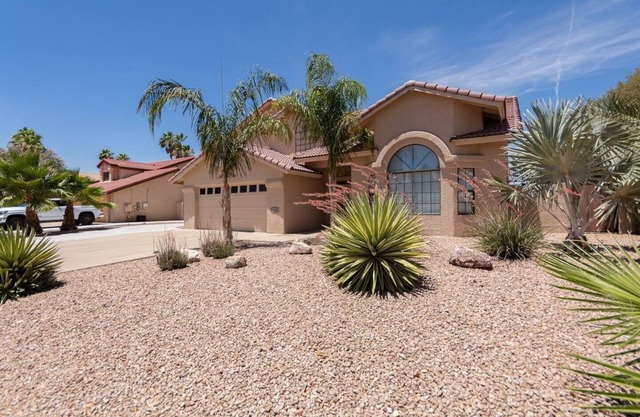 Majestic Villa/Heated Pool/Wifi/Work Station/Golf