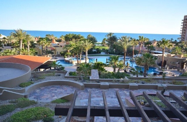 Make SEASIDE Memories-Underground Parking and GIANT VERANDA. Blue Water Views!