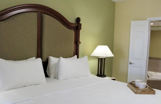 Make Yourself at Home! Beautiful Orlando, 2 Amazing Units, Pool, Close to Disney