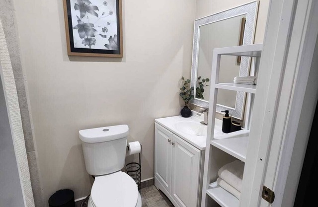 Make yourself at home in this cozy Vrbo (Centrally located).