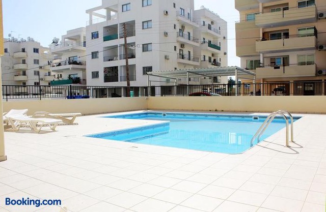 Makenzy Apartment