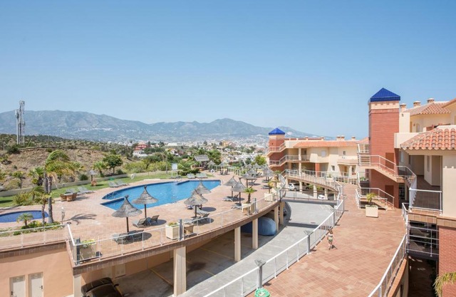 Malibu Mansions Condo B5 by Rafleys