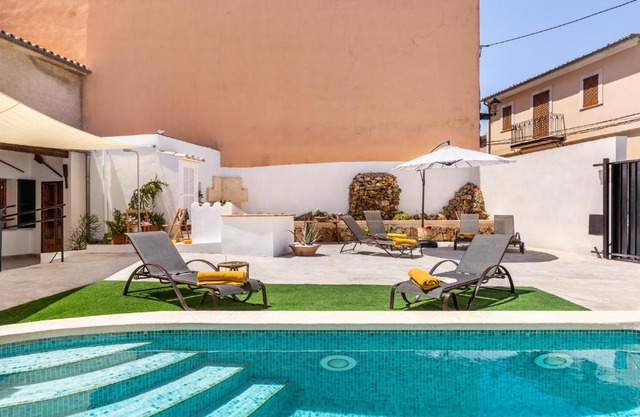 Mallorca Town House with Pool Beaches 20 mints - a11154