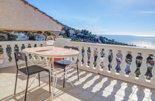 Malvasia Sea View Attic by Hello Homes Sitges
